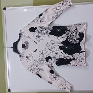 Color Works Women's Lg Black/White Floral Pattern Vneck 3/4 sleeve Sweater